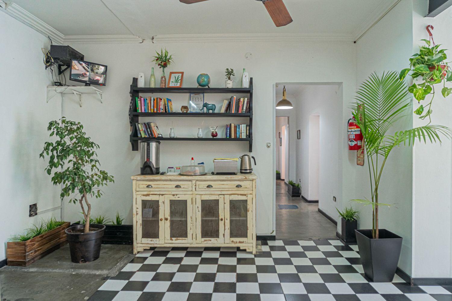 Maison Colonial Hostel *